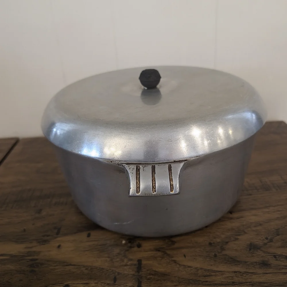 Vintage Luster Lite Montgomery Ward Dutch Oven Stock Pot w/Lid And Trivet
